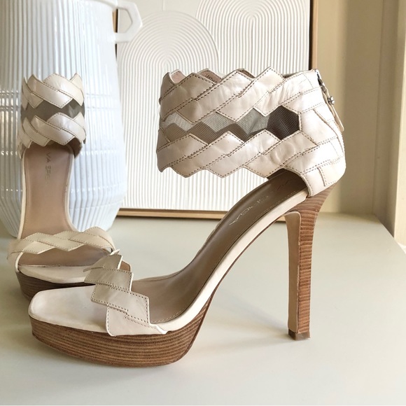 Via SPIGA creamy white leather heel with fine detail size 7 - Picture 4 of 17